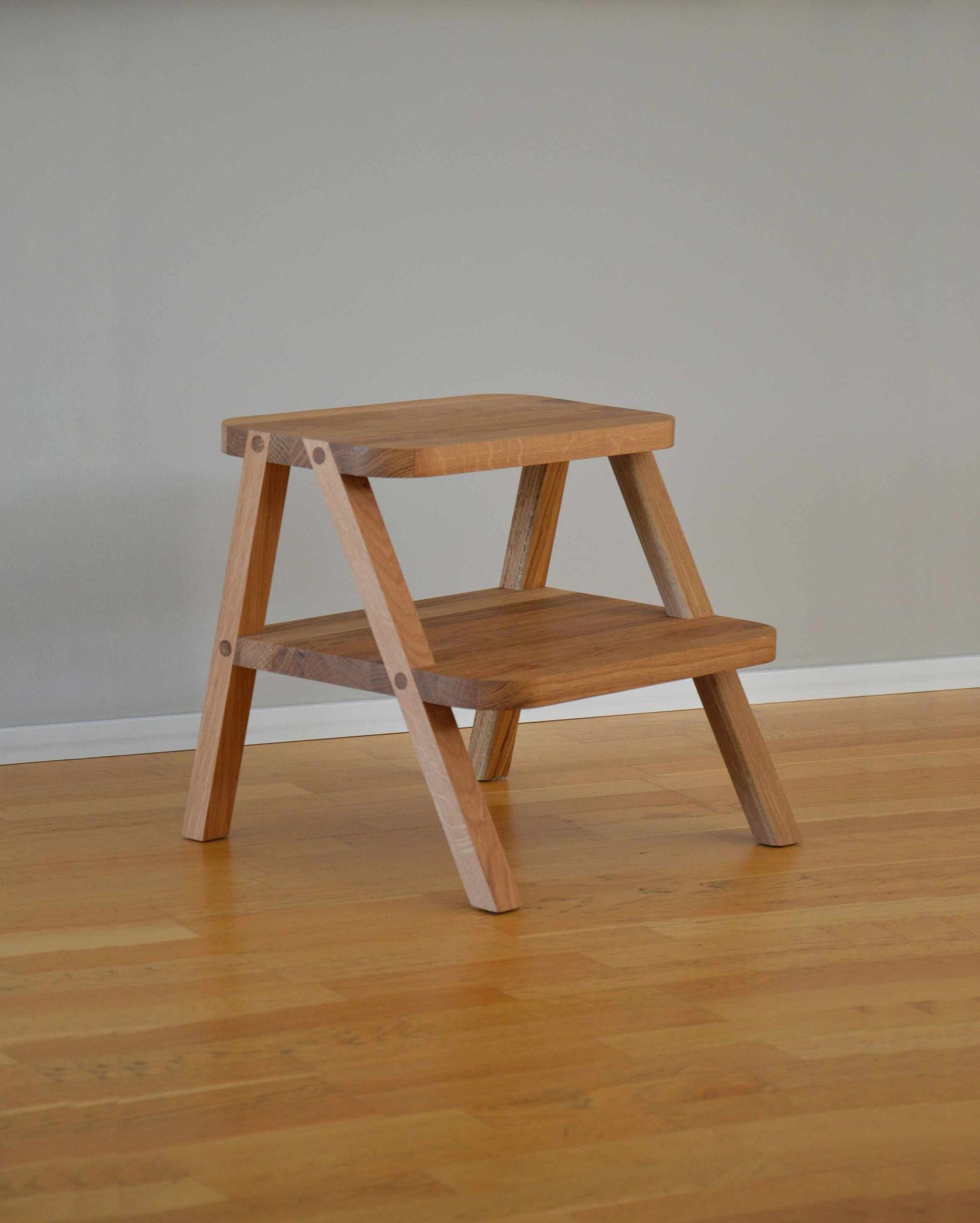 Oli step stool Jan Kurtz