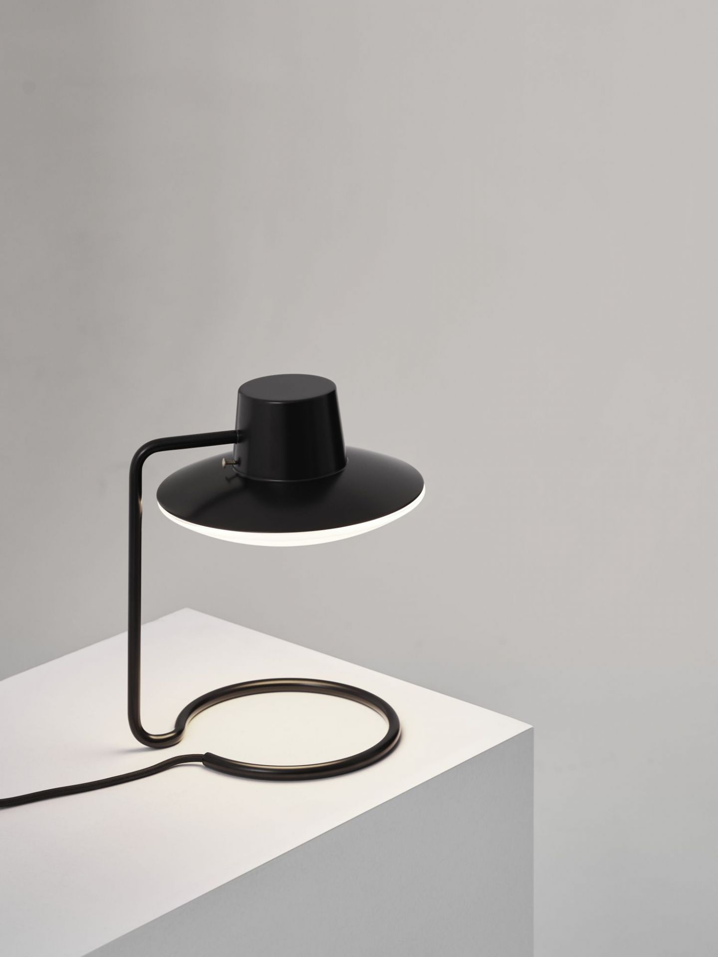 AJ Oxford 280 Table Lamp Louis Poulsen