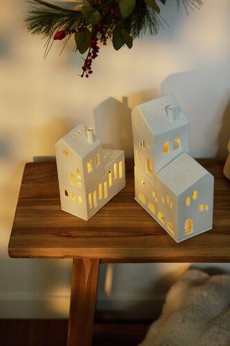 Light house Stacking house of arches Wheels