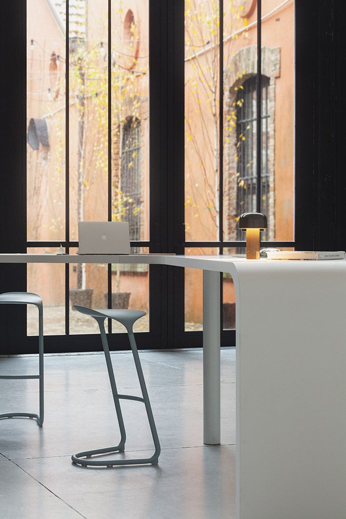 Cross S451 / S452 Indoor Cantilever stool La Palma