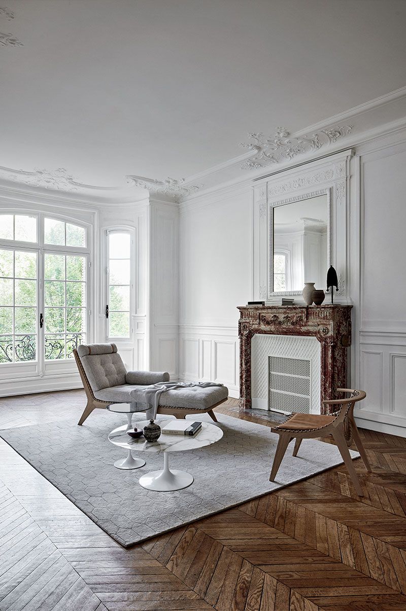 Klismos Armchair with Wooden backrest and felt gliders Knoll International
