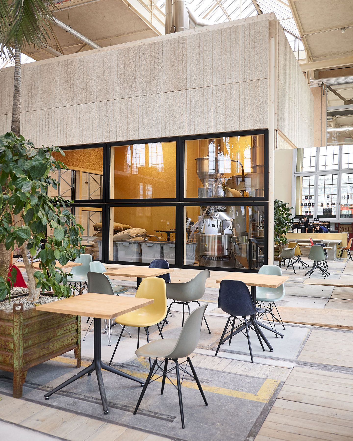 Eames Fibreglass Chair DSX Chair Vitra