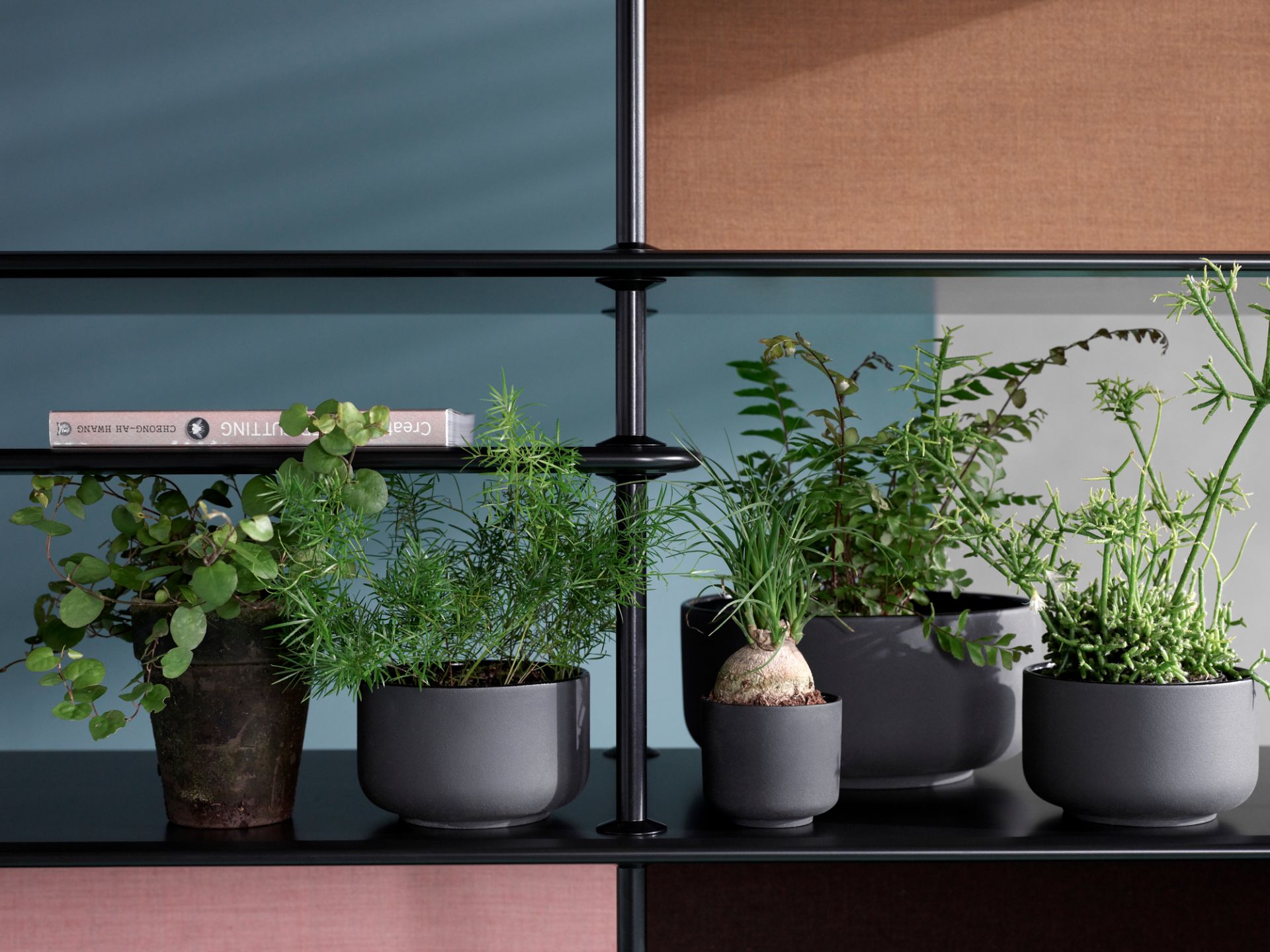 Montana Free Shelf B 138,4 x H 178,1 cm black