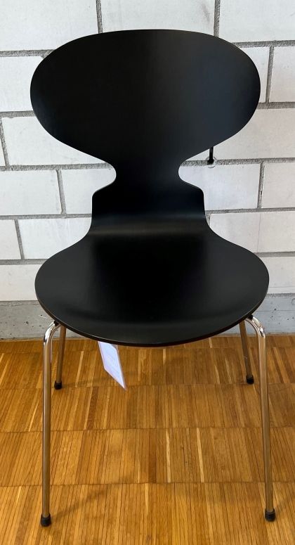 The Ant Chair 3101 4-legged frame BLACK PAINTED / CHROMED Fritz Hansen EXHIBITION PIECE