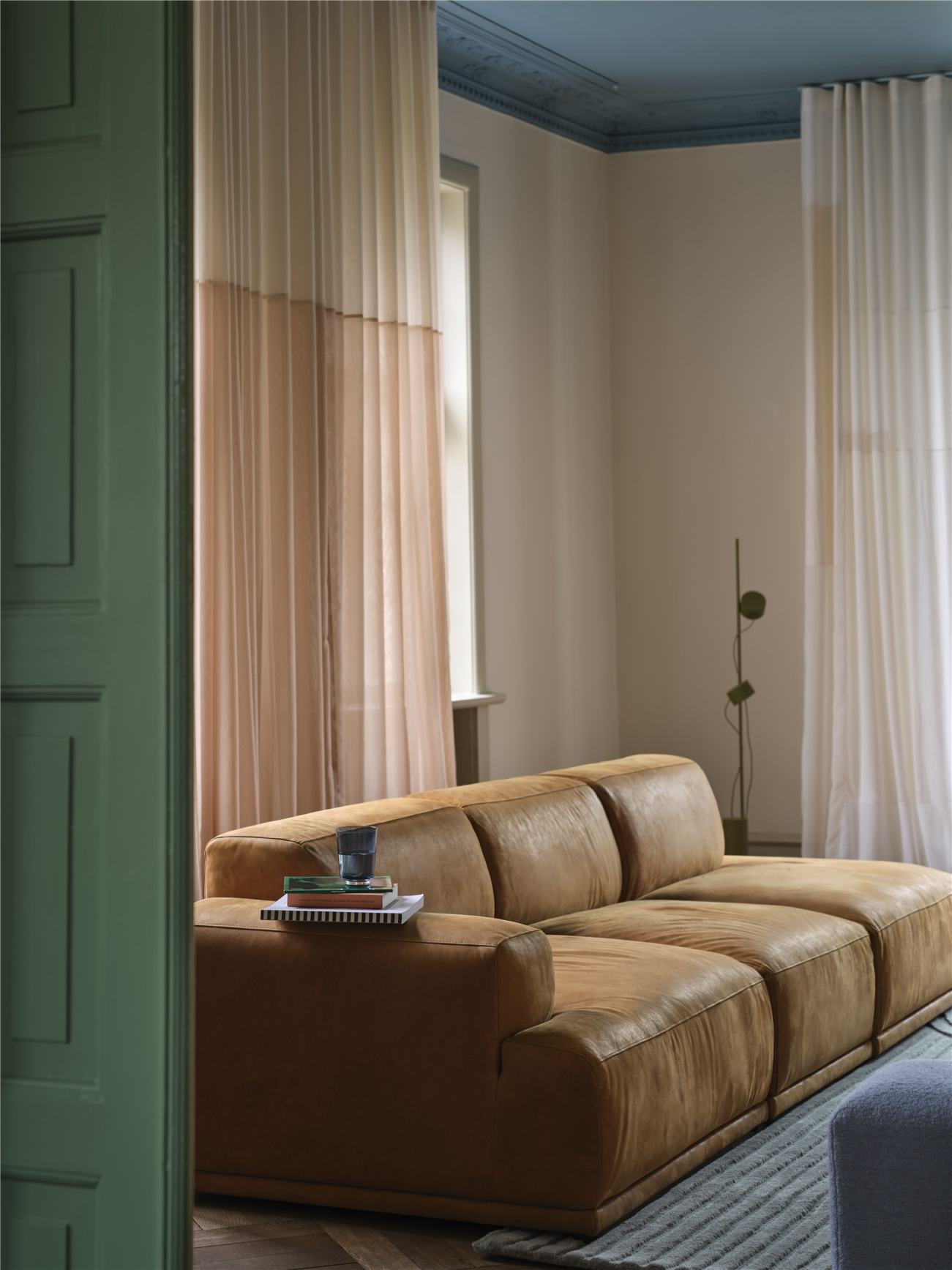 Post Floor Lamp Muuto
