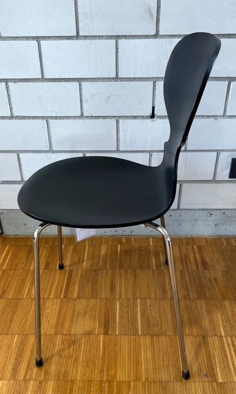 The Ant Chair 3101 4-legged frame BLACK PAINTED / CHROMED Fritz Hansen EXHIBITION PIECE