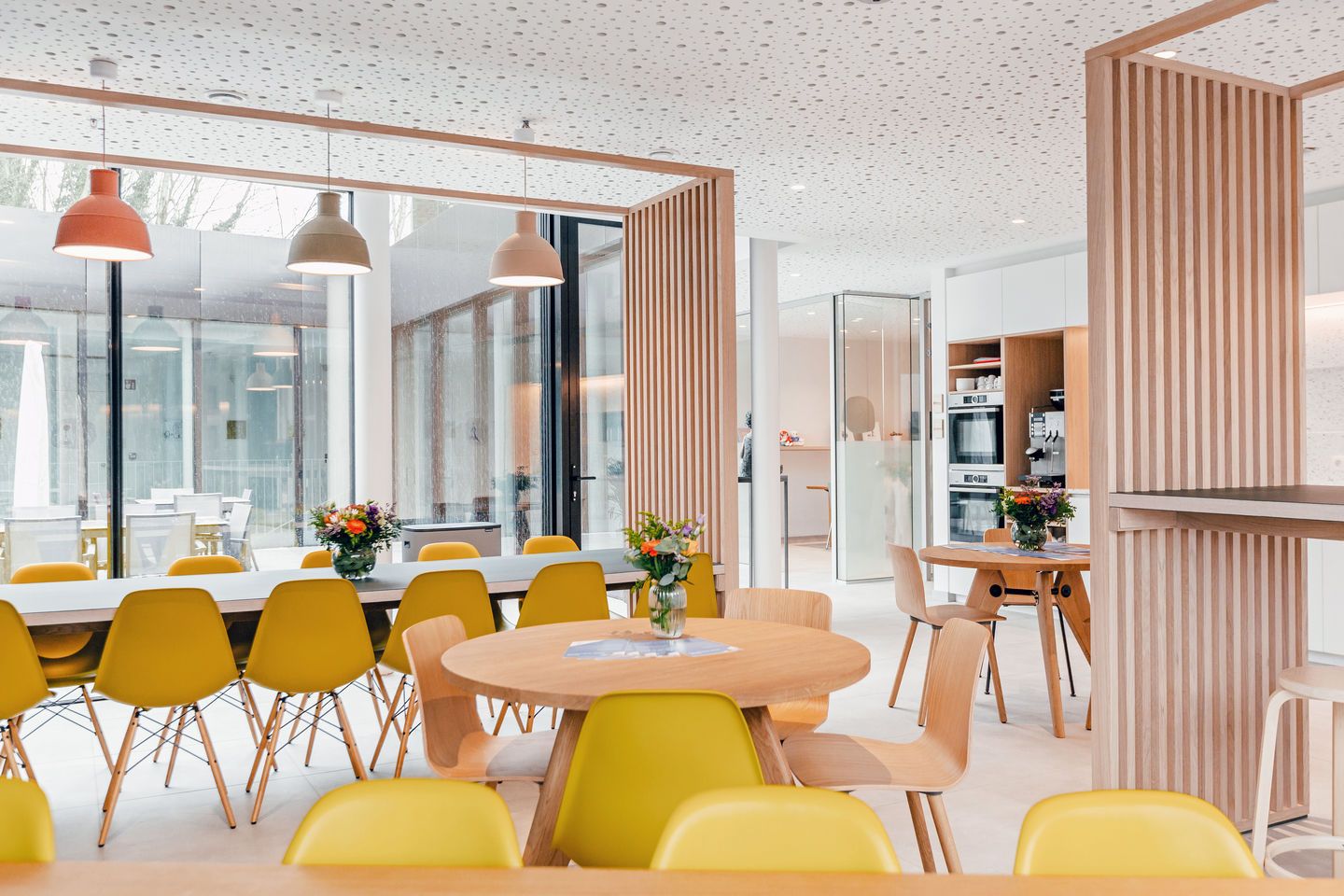 Eames Plastic Side Chair DSW Chair Vitra