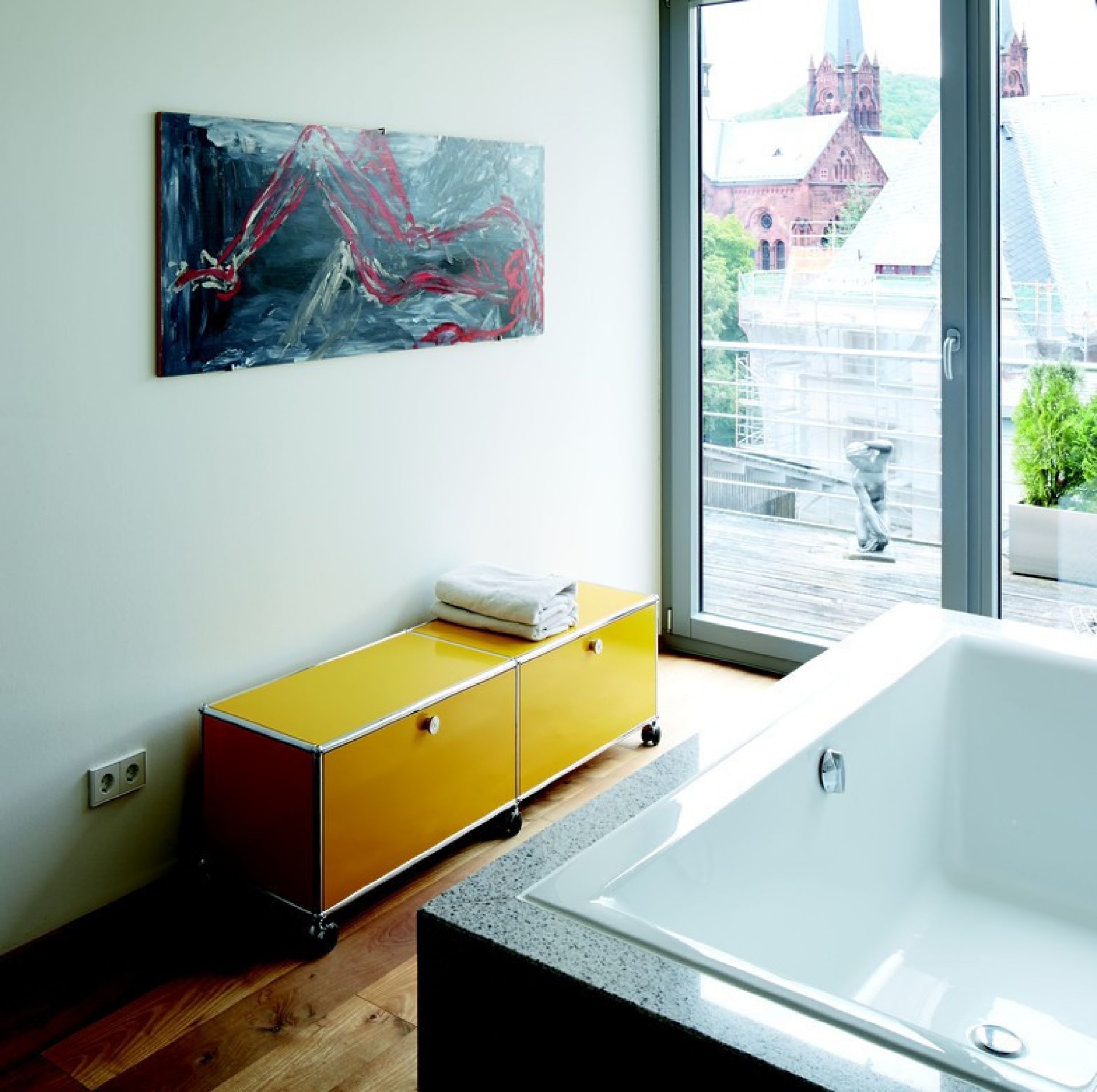 USM Haller schmales TV Lowboard anthrazit