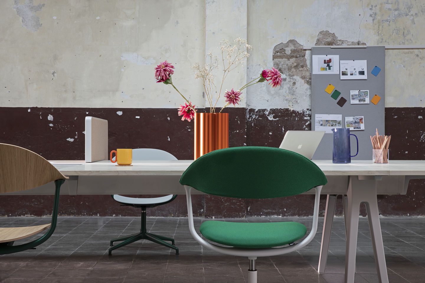 Mynt back and seat plastic office swivel chair Vitra