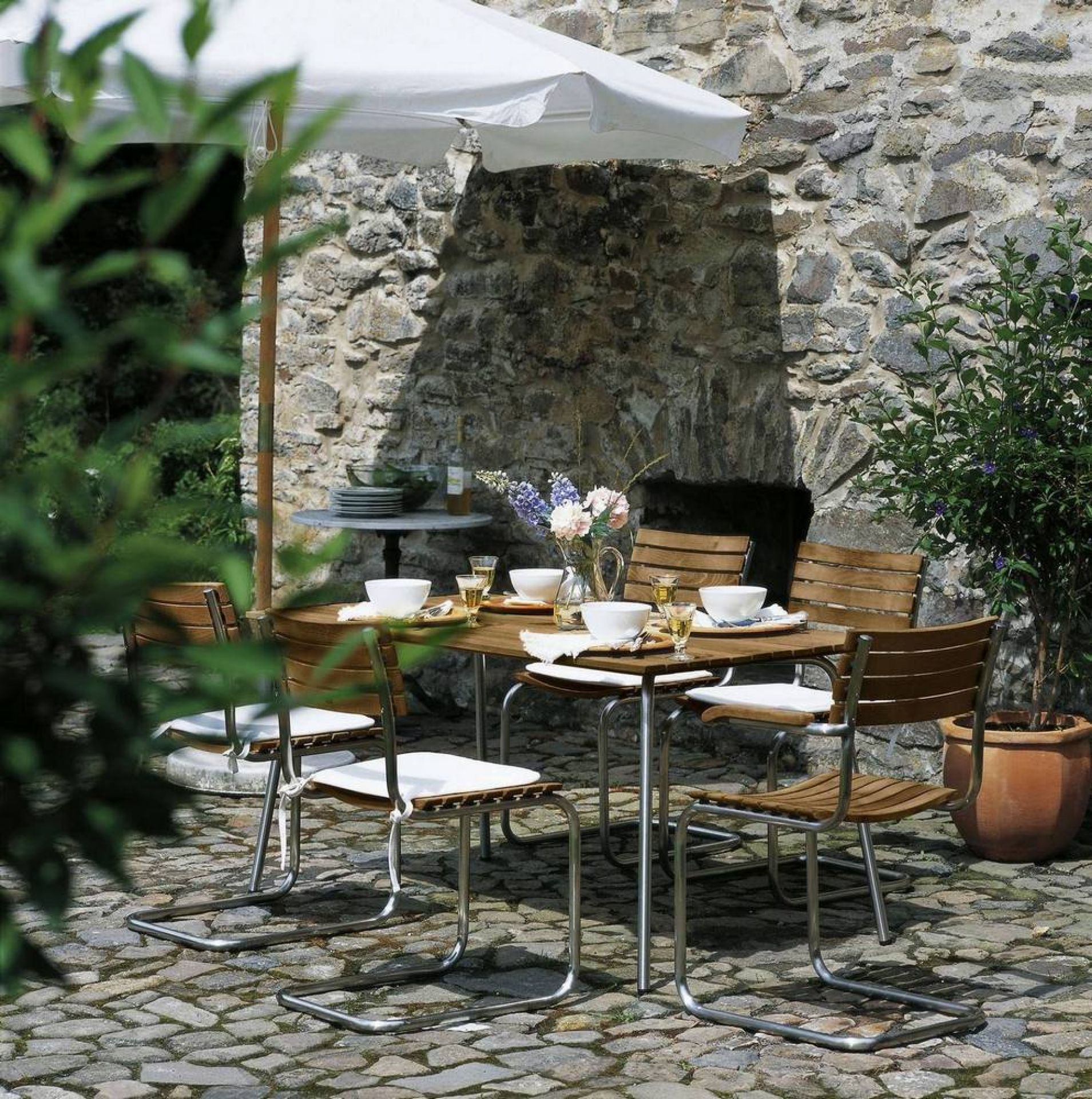 S 1040 garden table Thonet