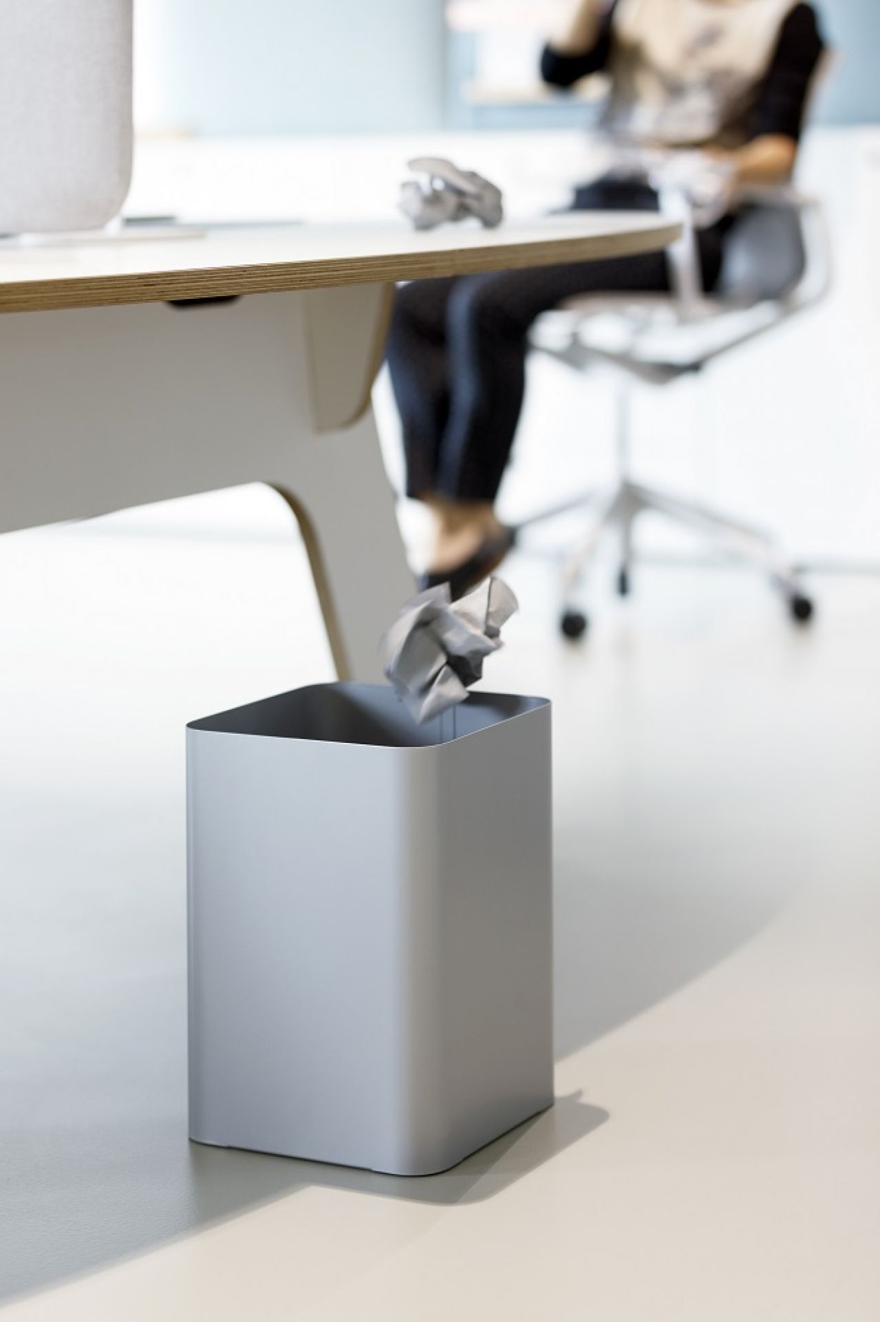 Flow II wastepaper basket Cascando