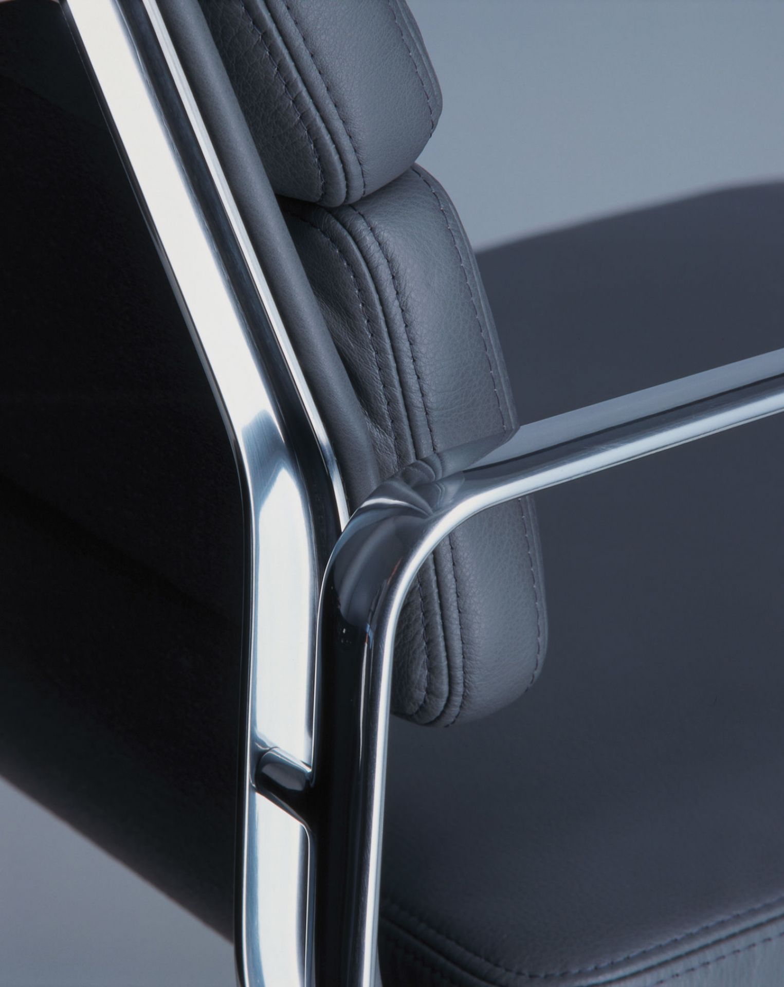Soft Pad Chair EA219 / EA 219 Armchair Leather Premium Black Vitra OUTSTANDING VARIANTE