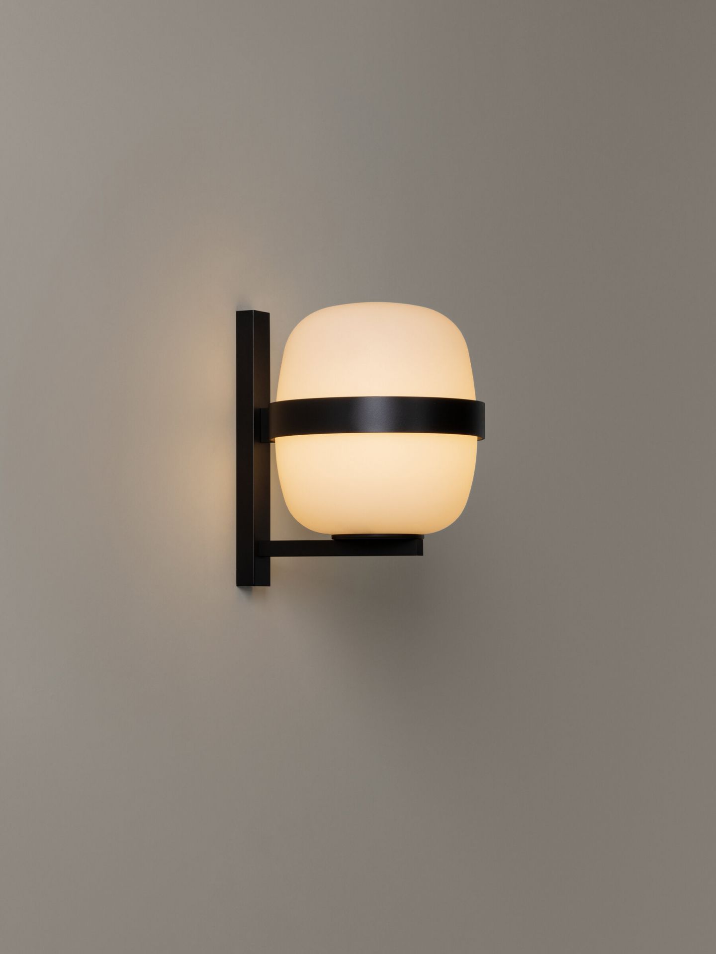Wally Cestita wall lamp Black Santa & Cole SINGLE PIECES