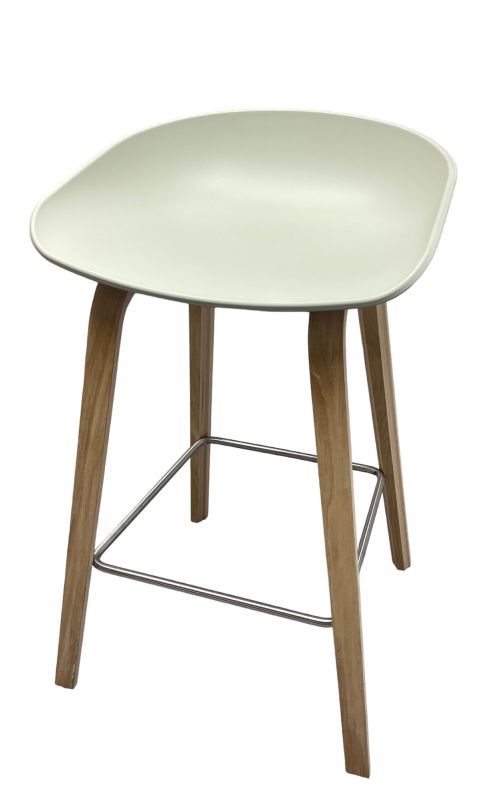 About a Stool AAS32 / AAS 32 Bar stool LOW OAK SOFT / PASTELL GREEN Hay MÄNGELEXEMPLAR  