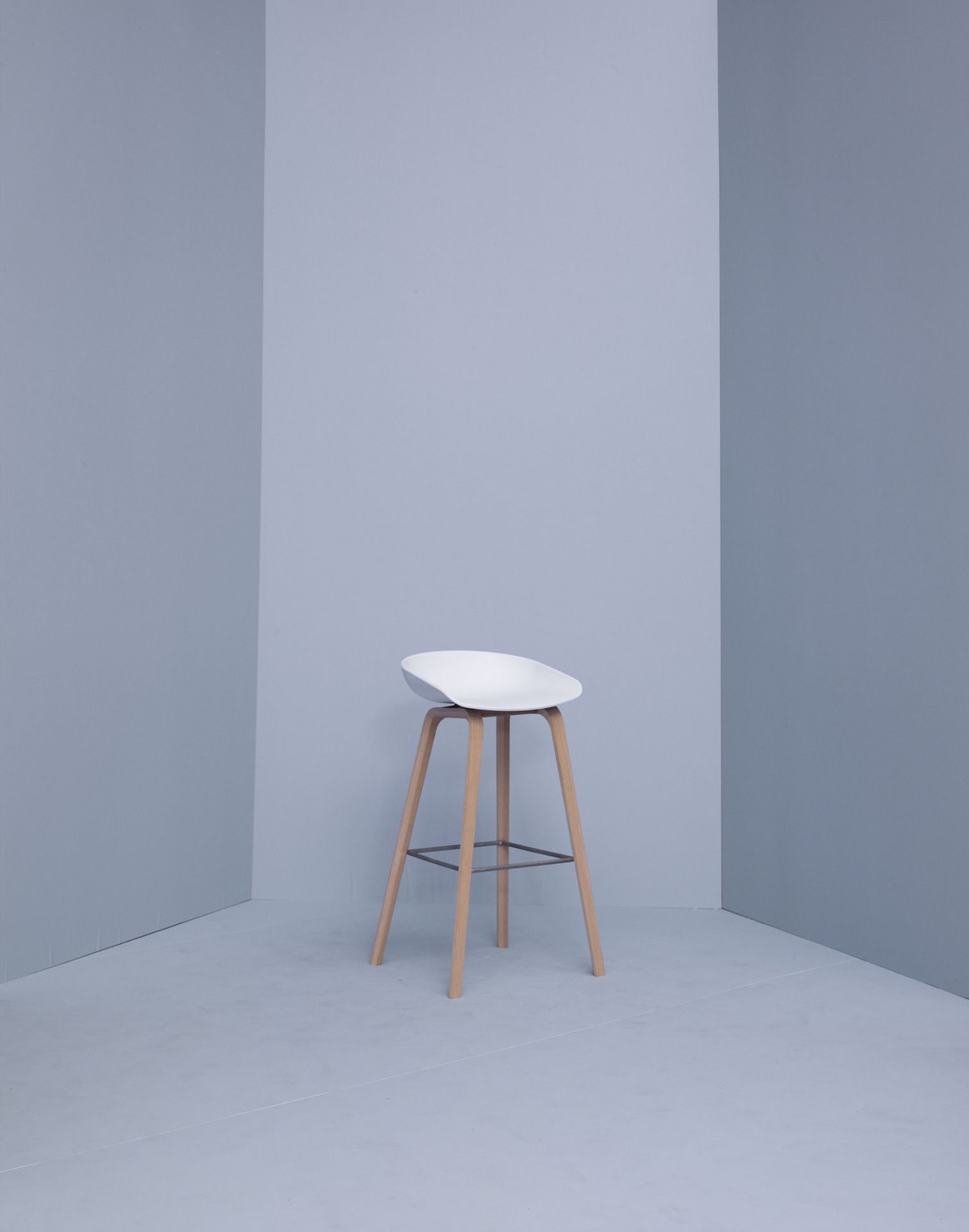 About a Stool AAS32 / AAS 32 Bar stool High Preferred combinations Hay 