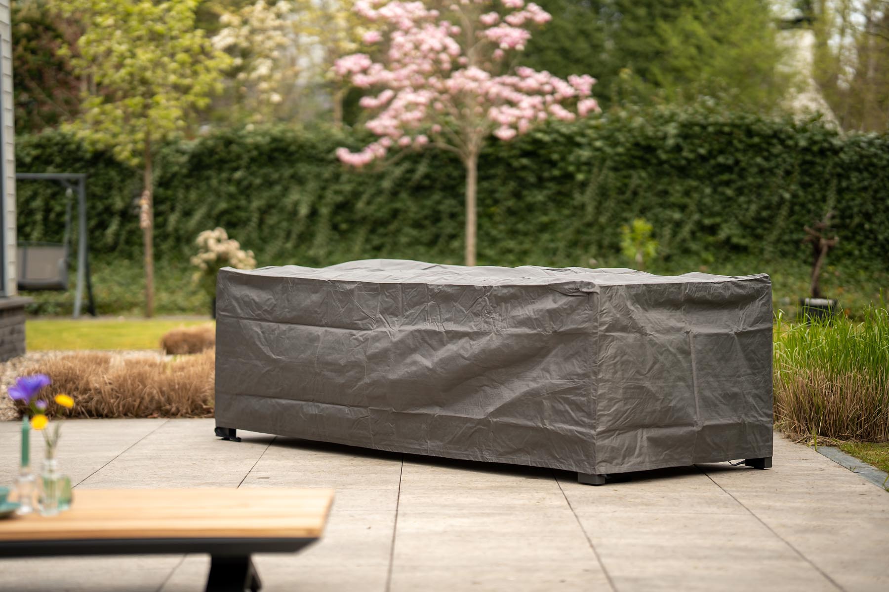 Jan Kurtz Universal Schutzhülle für Gartentisch, wasserdichtes Cover in Grau schützt Gartenmöbel vor Witterung.