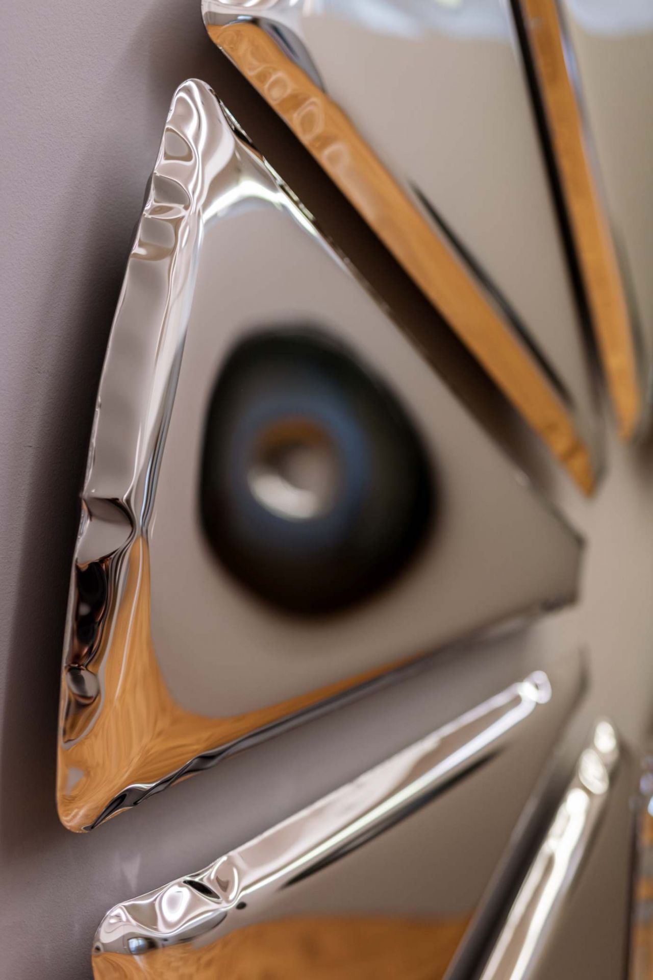 Nucleus mirror Zieta