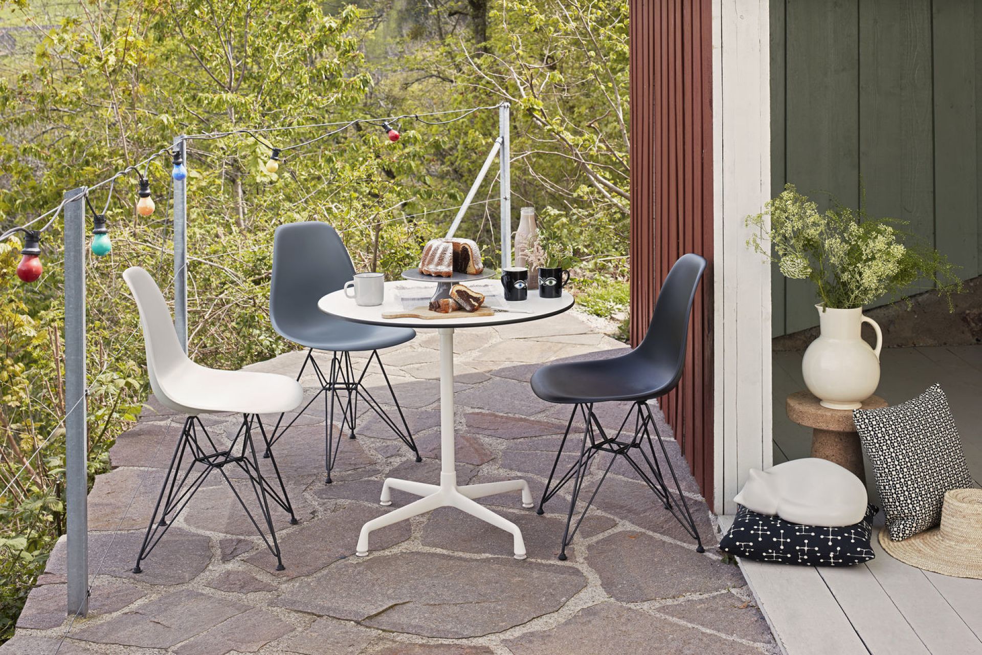 Eames Plastic Side Chair DSR Chair Vitra Black-Mustard
