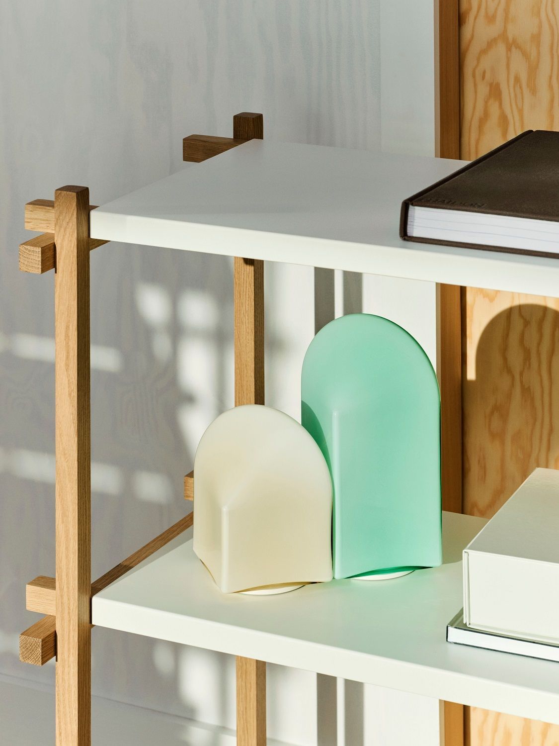 Woody Column Low Shelf Hay