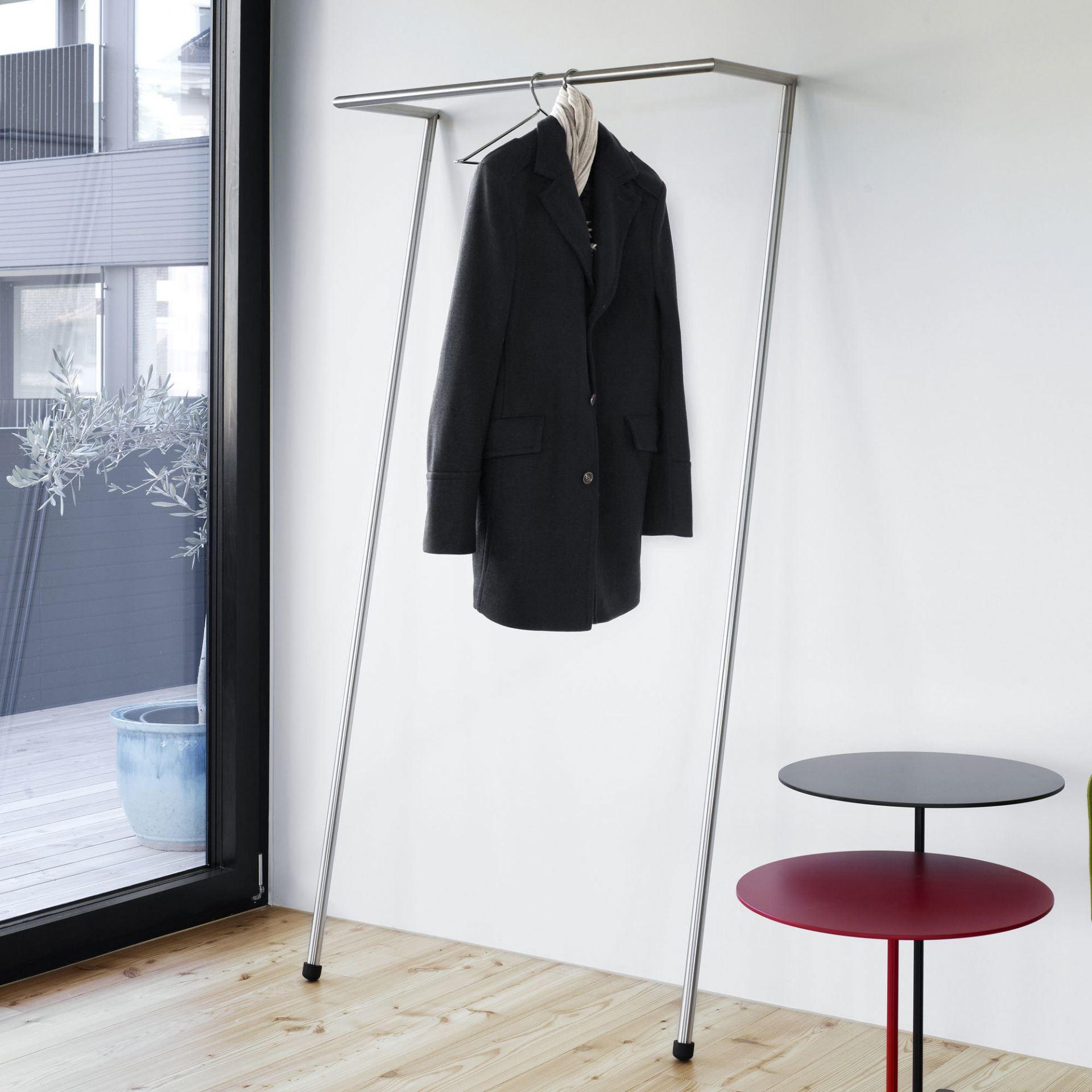 Zen Leaning wardrobe Mox chrome gloss