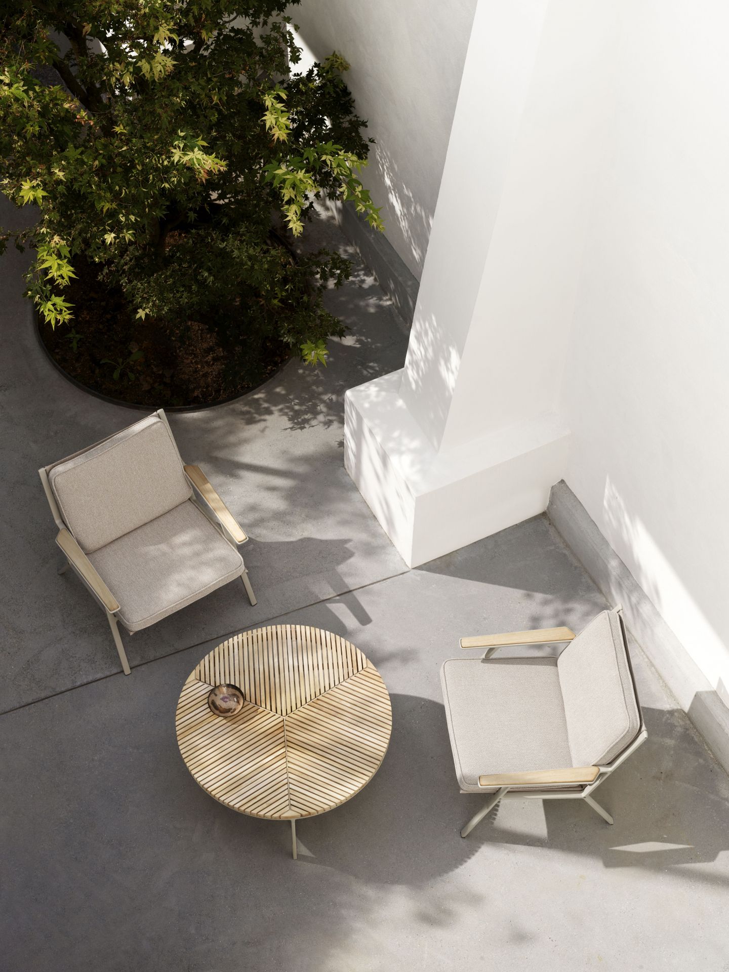 Open-Air Outdoor Lounge Chair Vipp
