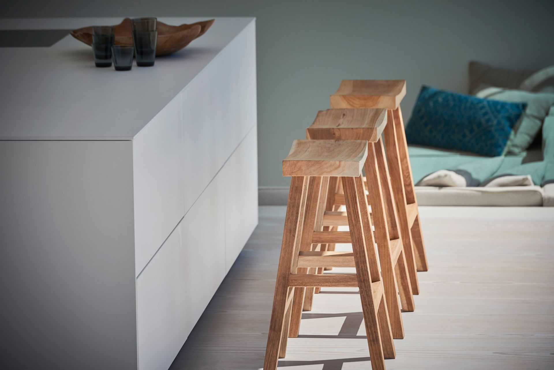 Curve Bar Stool by Jan Kurtz