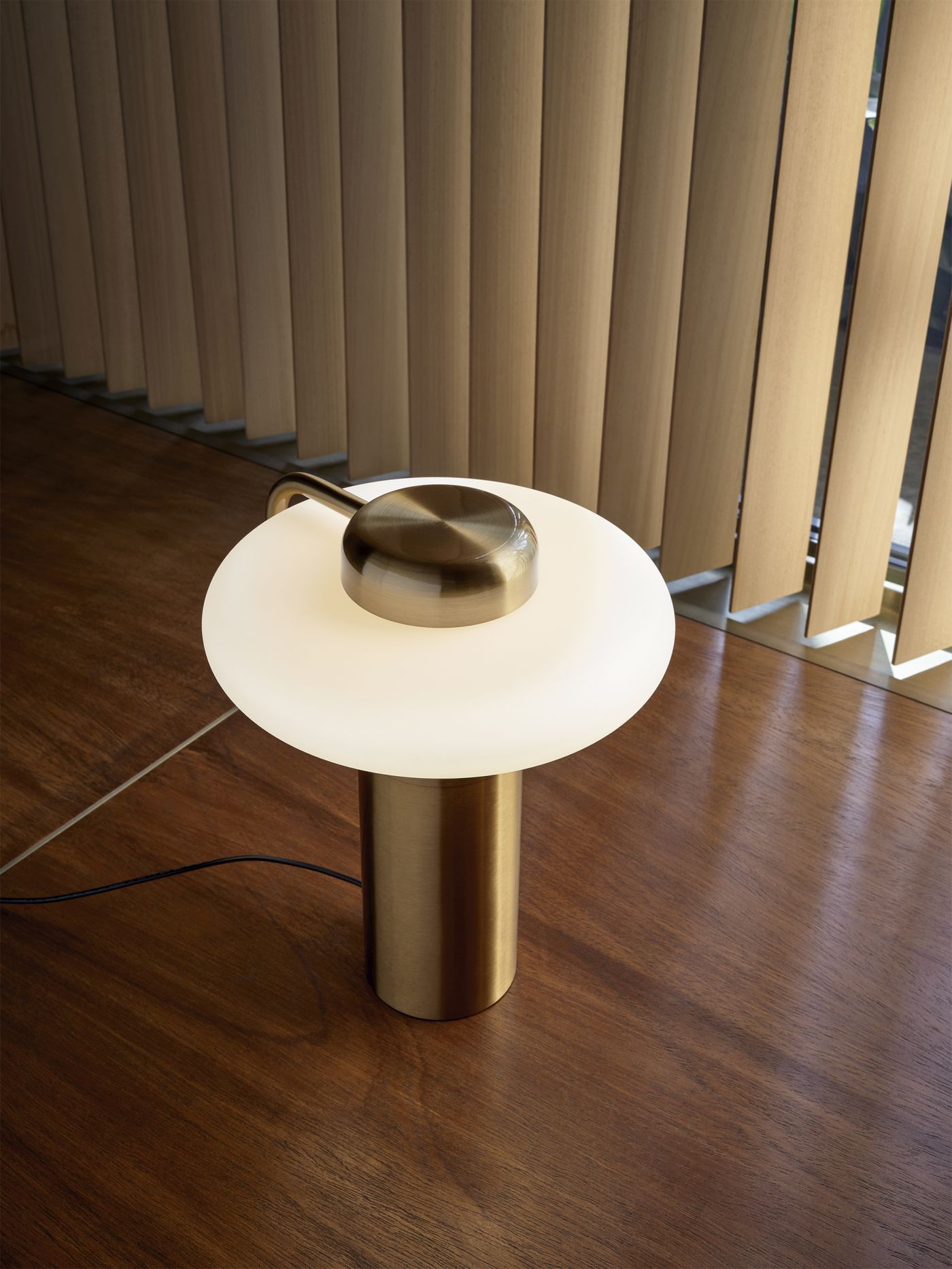 Tratto Table lamp black Kdln