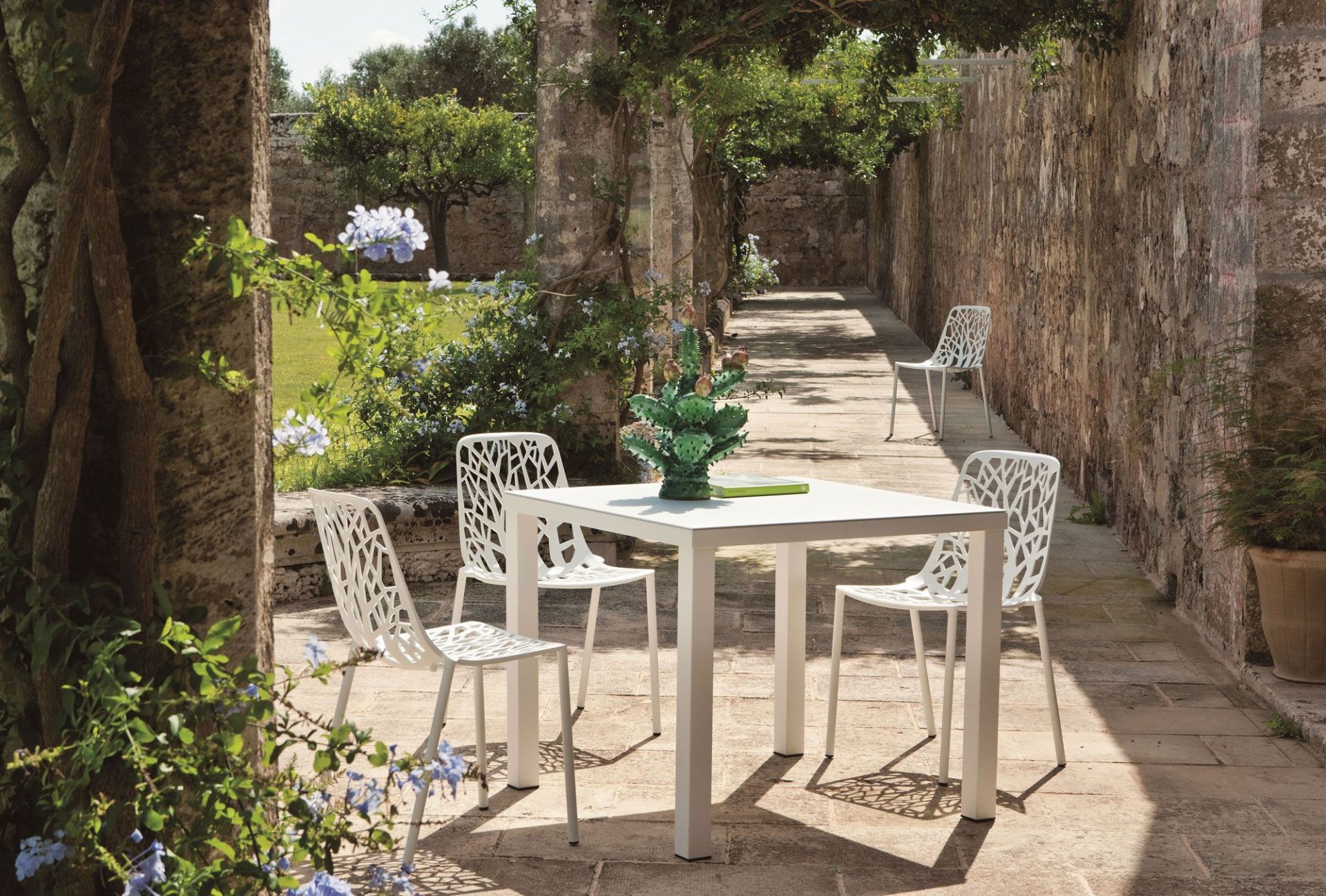 Forest Outdoor Chair Fast dark brown