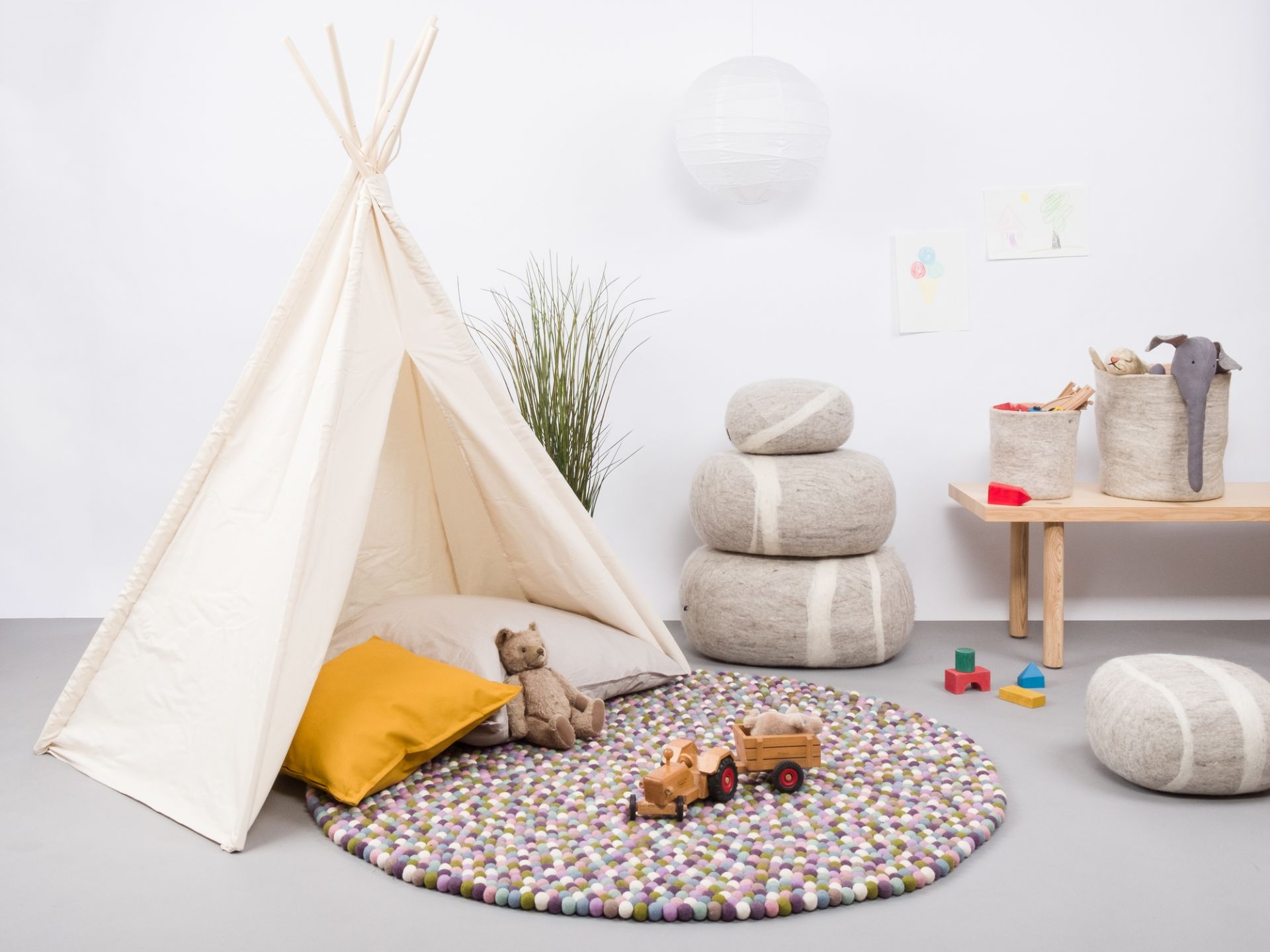 Felt ball Carpet round 120 cm myfelt