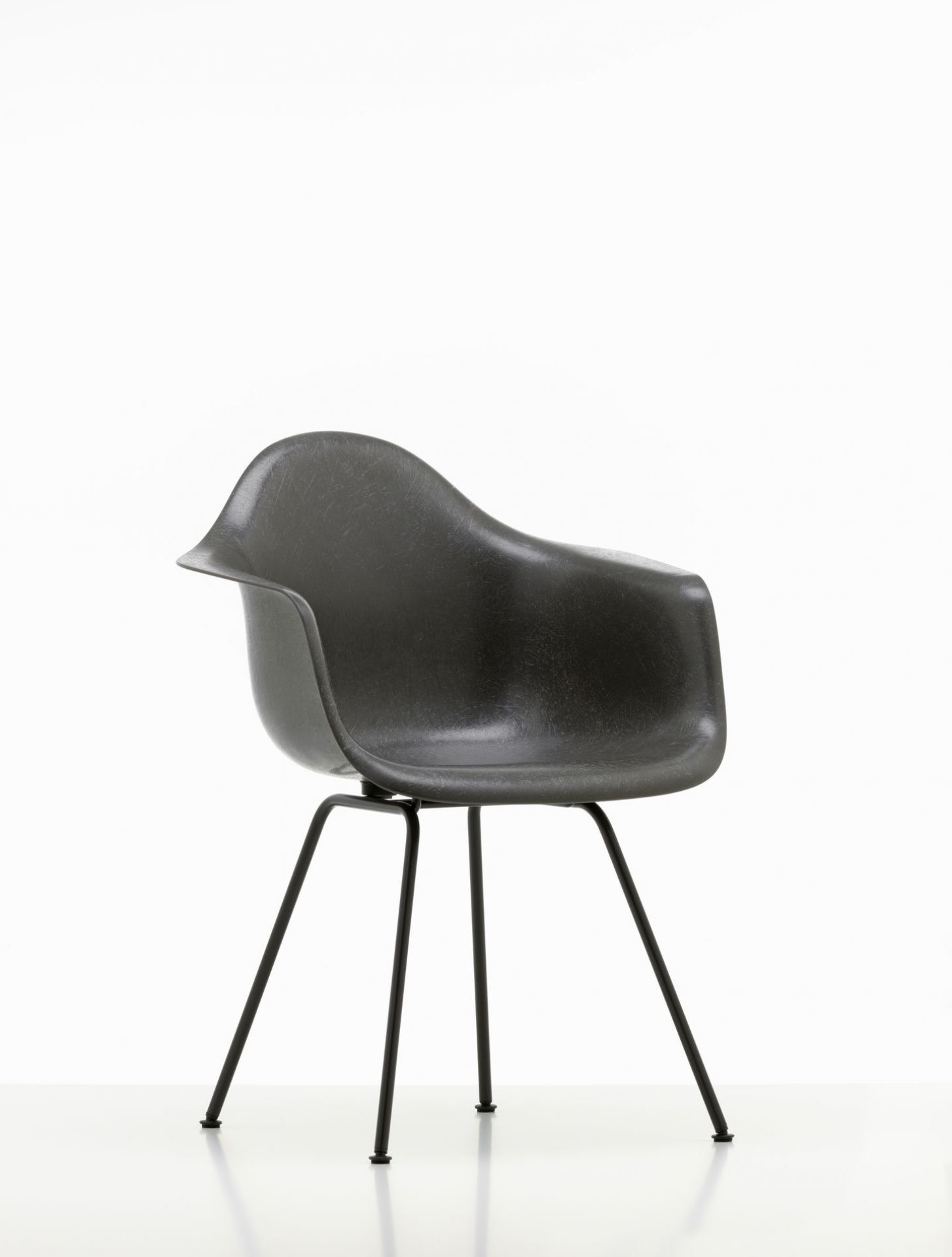 Eames Plastic Arm Chair DAX Chair Vitra Chrome - White