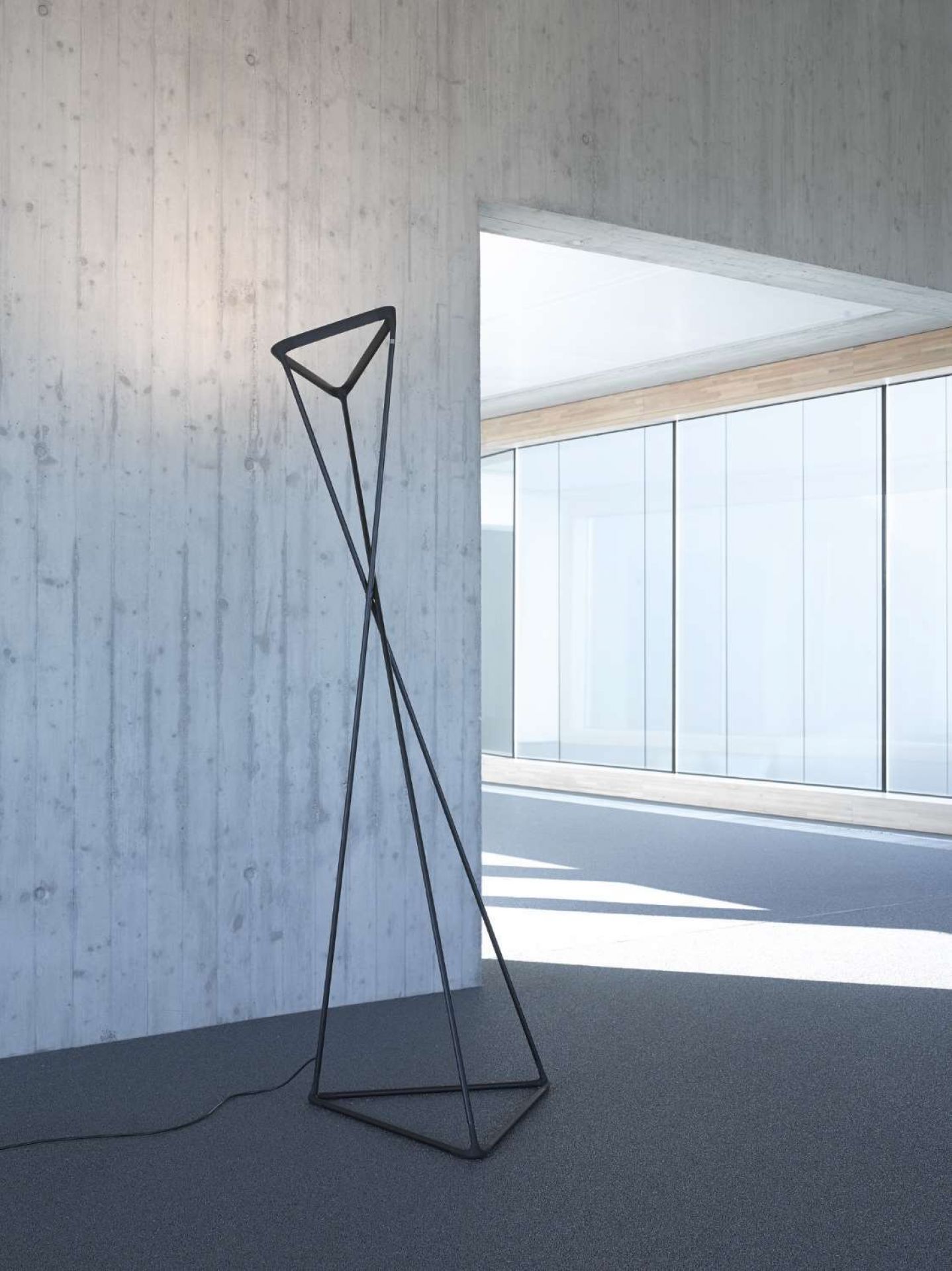 D77 Tango Floor lamp Luceplan