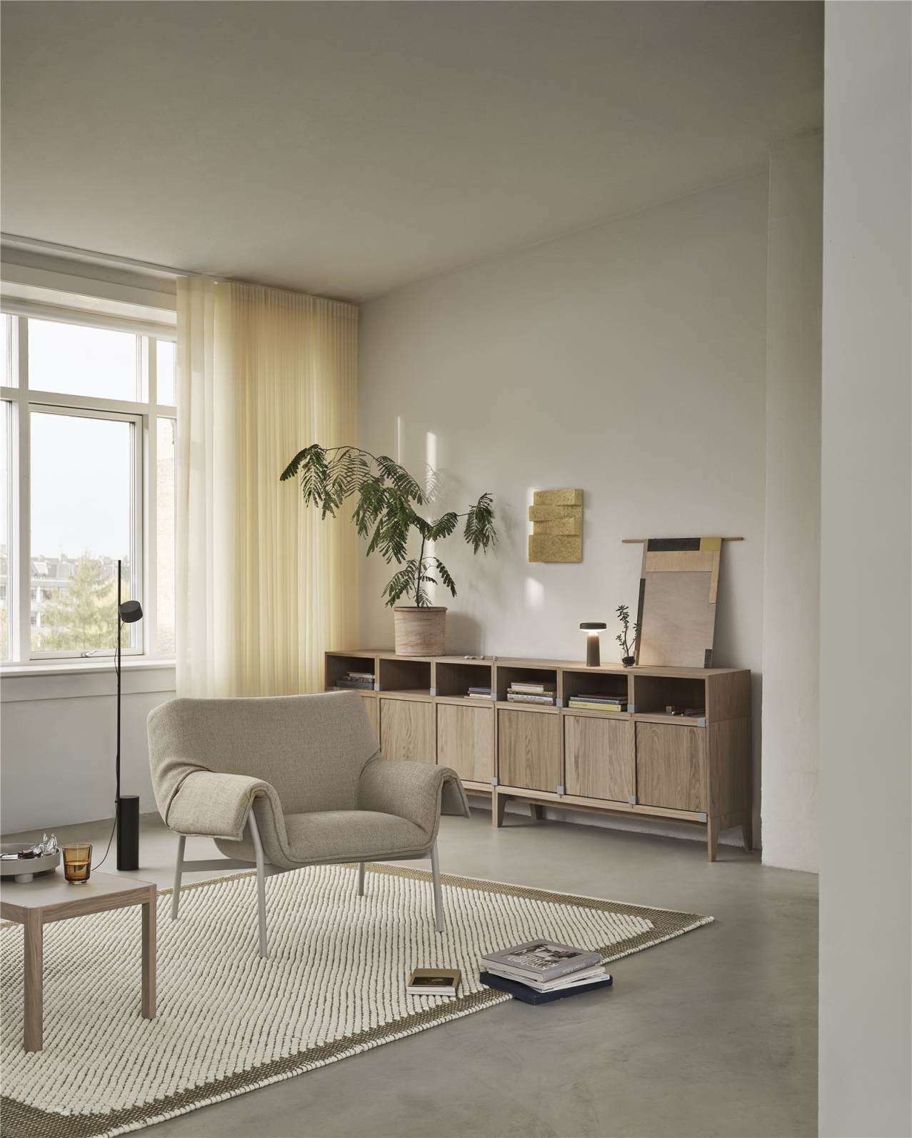 Post Floor Lamp Muuto