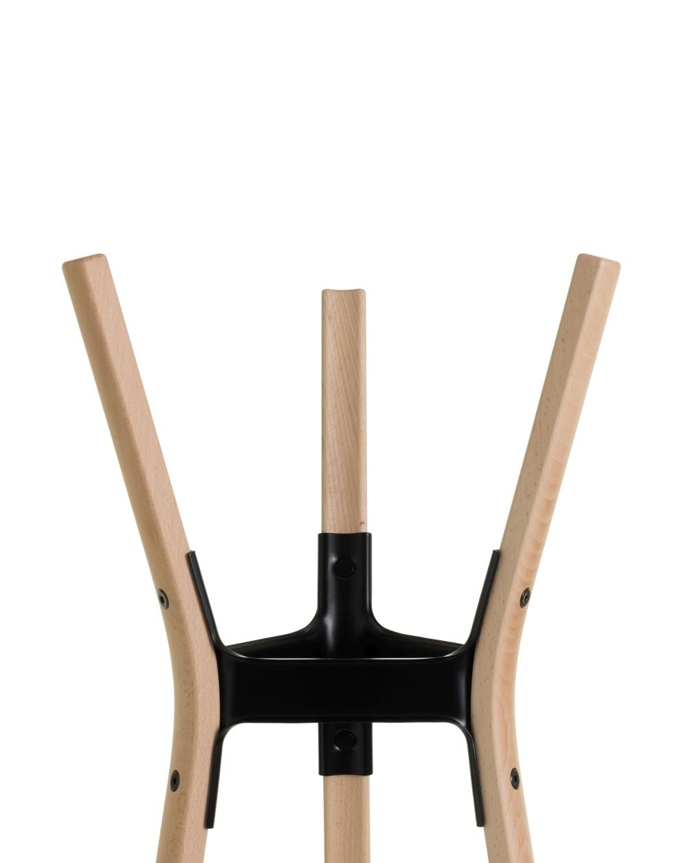 Detailaufnahme des Magis Steelwood Garderobenständers mit Holzbeinen und schwarzer Stahlverbindung, ideal für Flur und Büro.