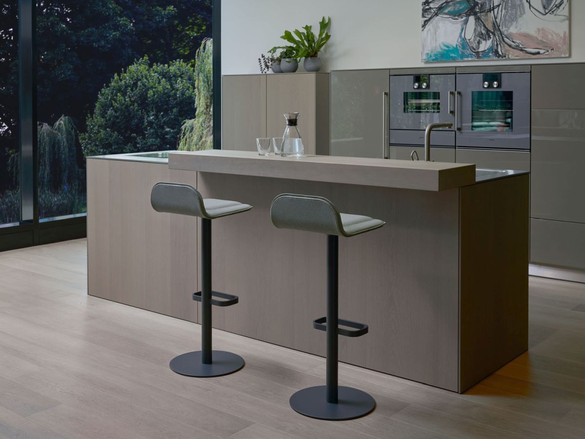 Dave Bar Stool Anthracite with Seat Cushion in Wine Red Moree