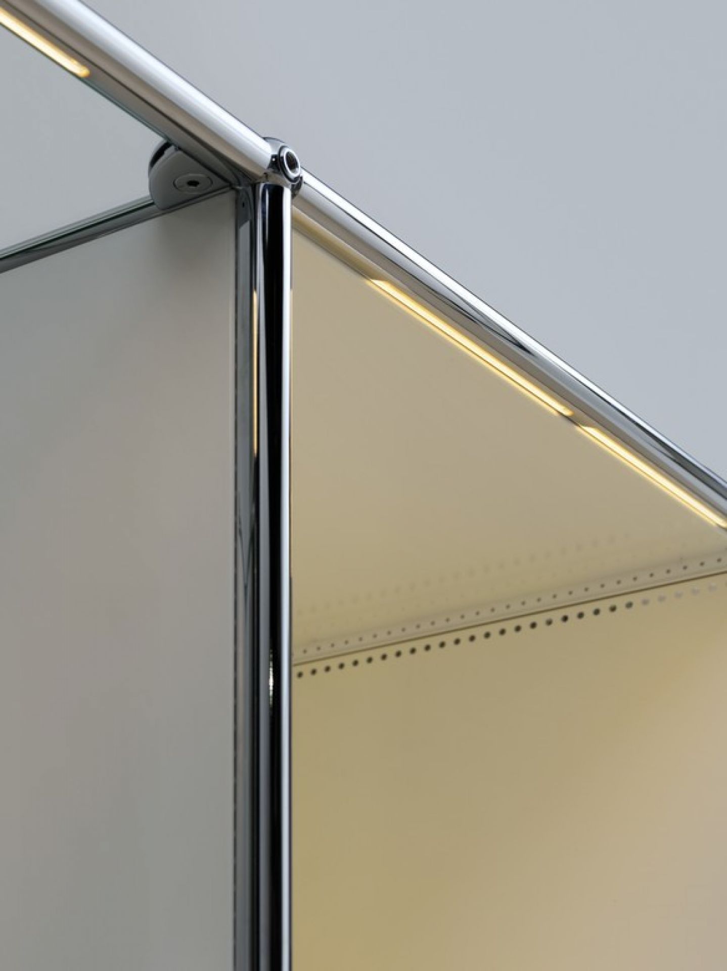 USM Haller E illuminated glas shelf 
