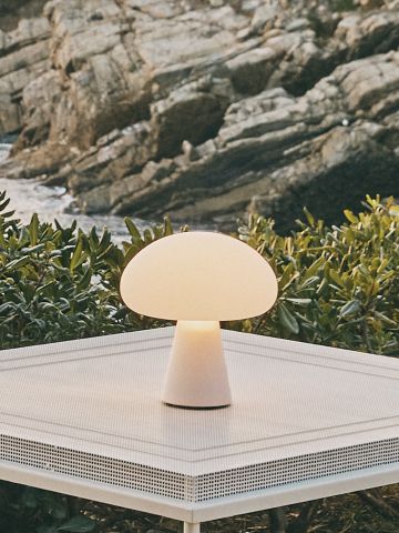 Obello cordless table lamp Gubi SINGLE PIECE