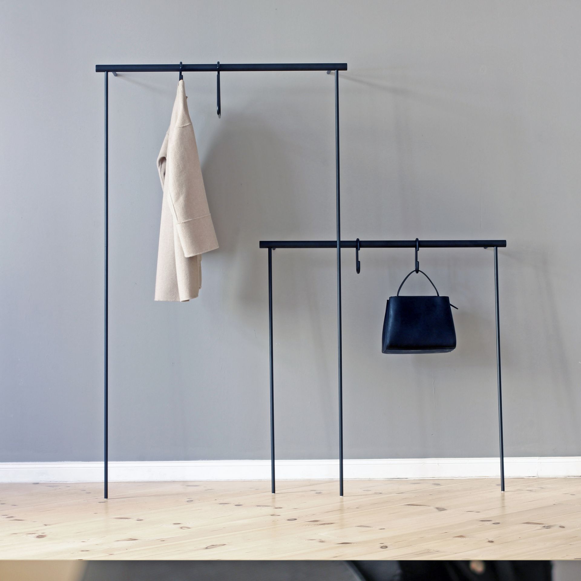 Leanon II leaning coatrack black Roomsafari