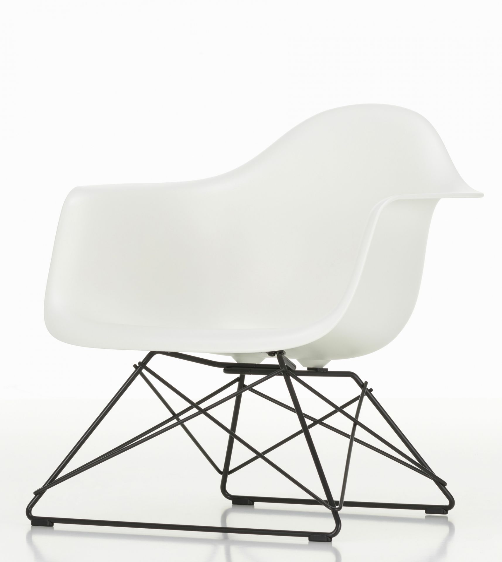 Eames Plastic Arm Chair LAR Chair Vitra