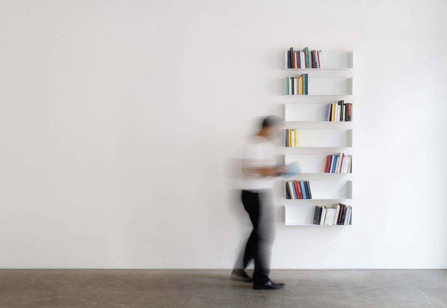 Bags book shelf A Linea1 by Müller Möbelwerkstätten