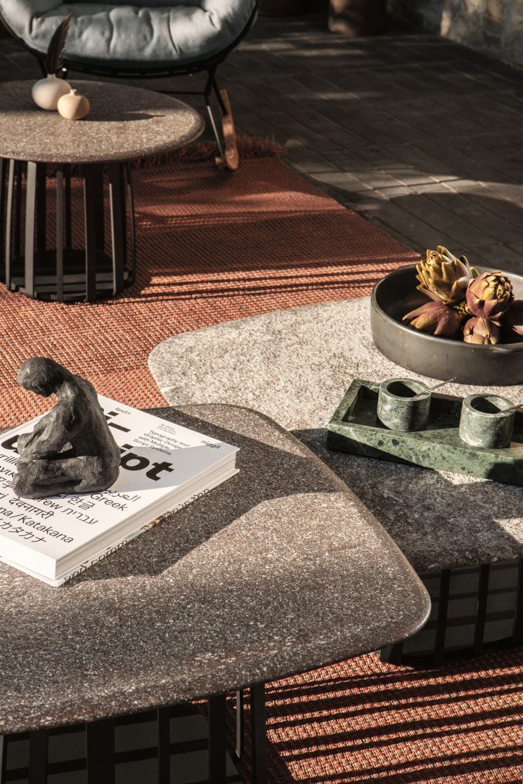 BC 09 Basket Outdoor Couch/ Side Table Janua
