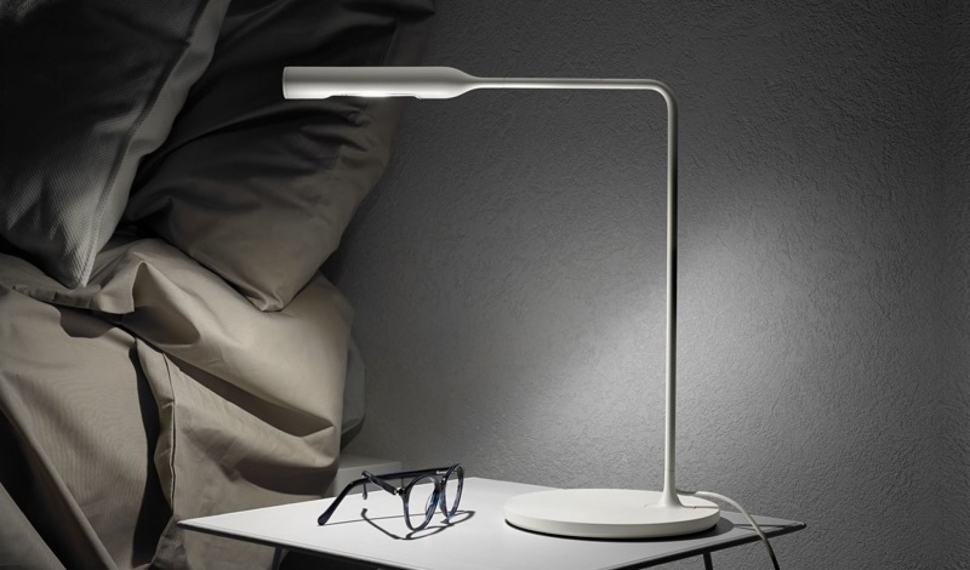 Flo Bedside lamp Lumina
