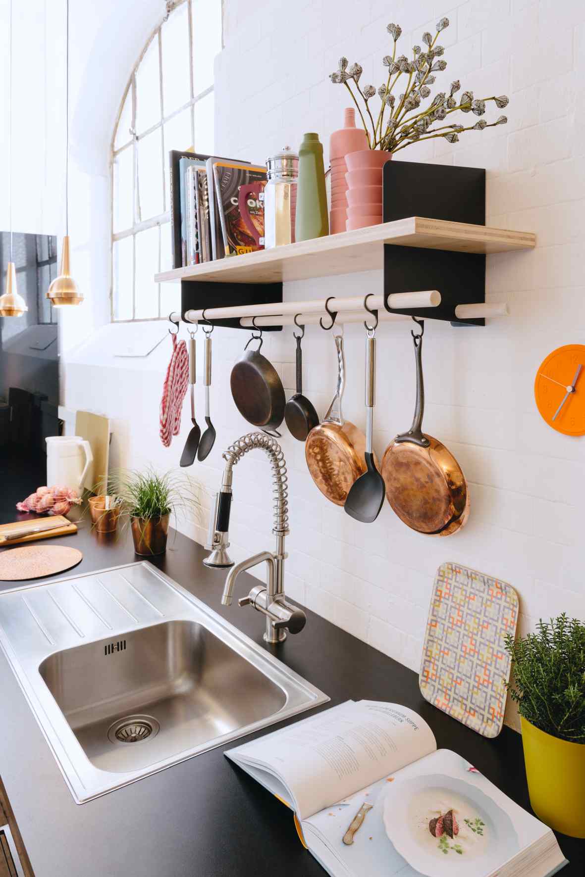 Atelier wall shelf / coat rack with rod and 4 hooks Richard Lampert