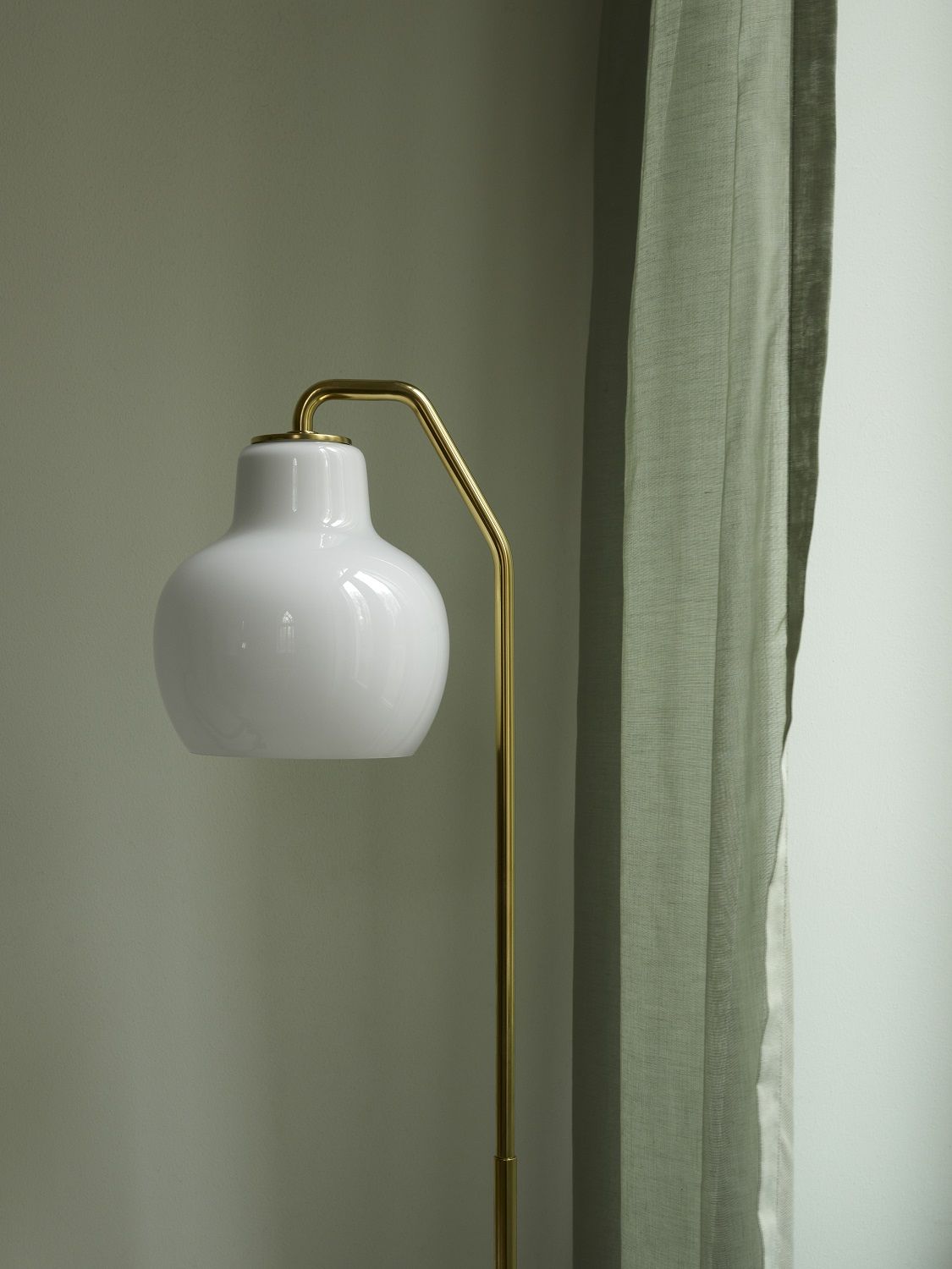 VL Ring Crown Floor lamp Floor lamp Louis Poulsen 