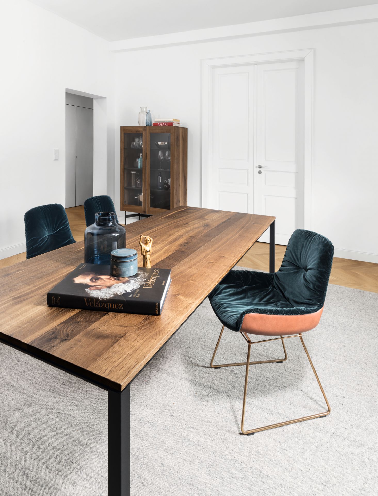 S 600 table walnut Janua