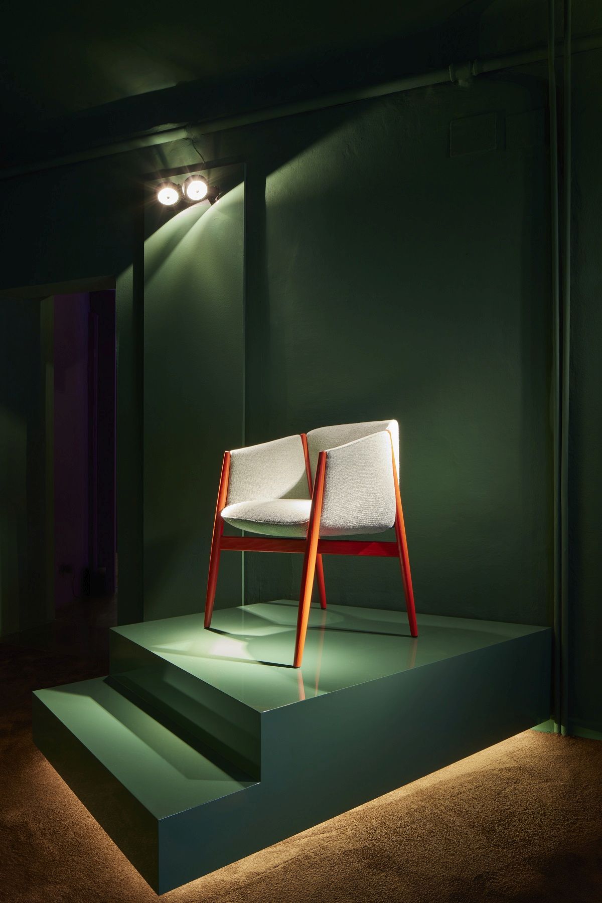 Kagu chair with armrests wooden frame Cor