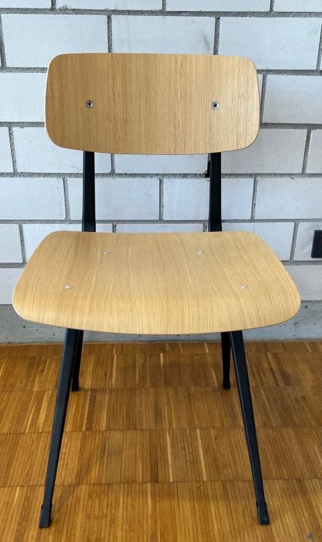 Result Chair Chair OAK VARNISHED / STEEL BLACK POWDER COATED Hay EXHIBITION PIECE