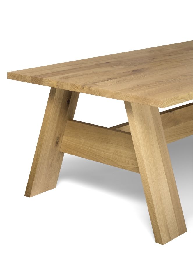DC01 Fayland table oiled oak e15