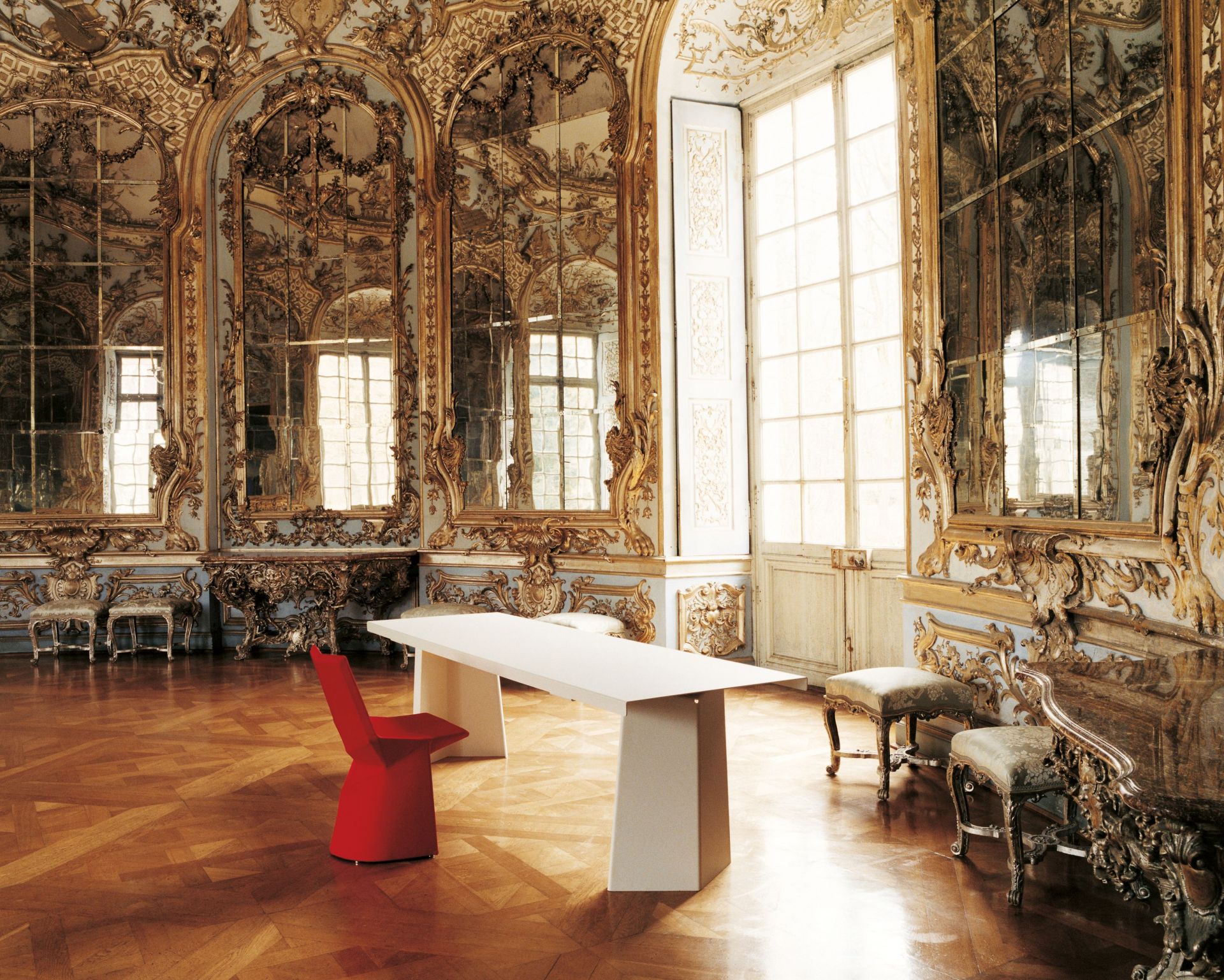 Pallas table ClassiCon
