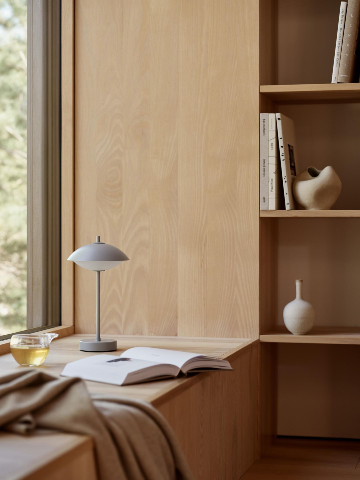 Clam Portable Table Lamp Rechargeable lamp Fritz Hansen