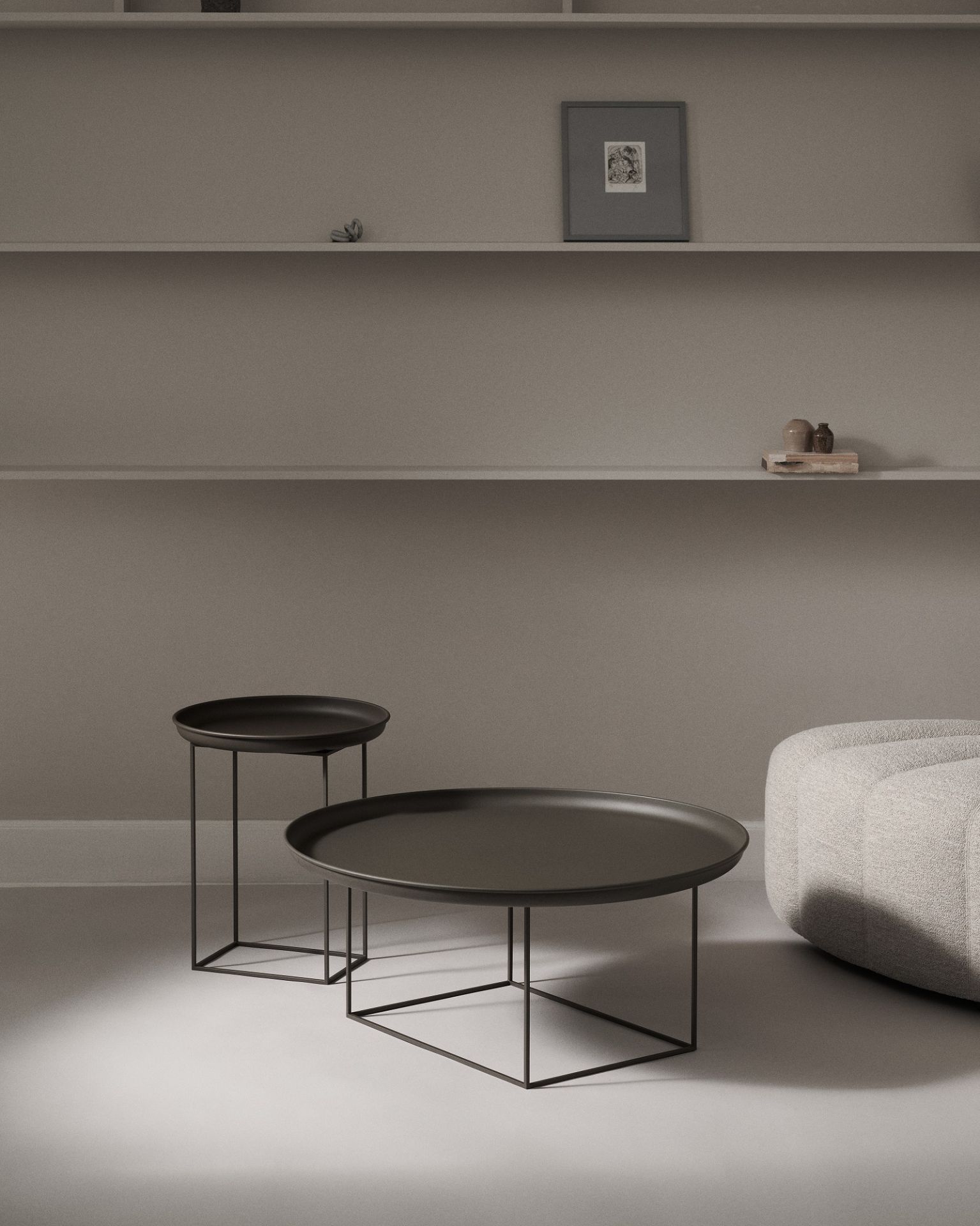 Duke Beistelltisch von Norr11, ein kleiner, runder Metalltisch im minimalistischen Design für moderne Wohnräume.